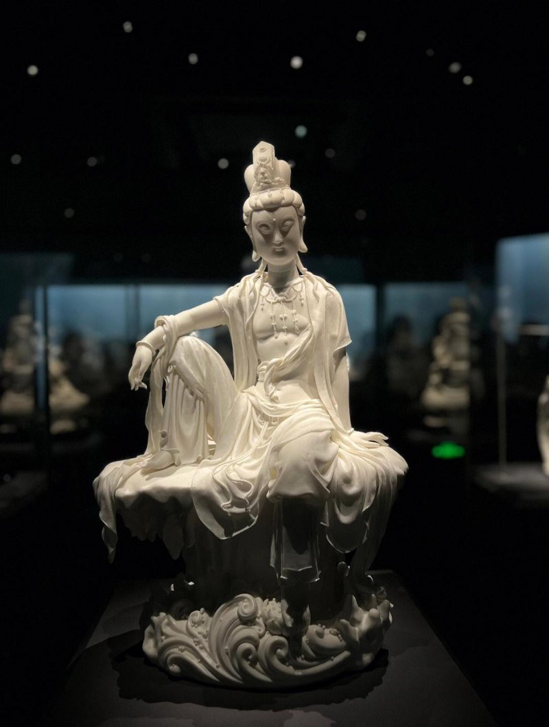 你是否困惑于如何区分优质与劣质的日用瓷？今天就让我们一起深入剖析日用瓷的等级标准，帮助你在琳琅满目的产品中做出明智的选择。