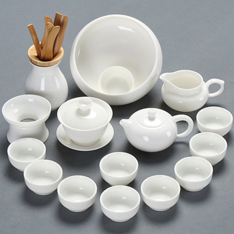 在众多的茶具选择中，如何挑选一套满意的茶具套装？让我们从行业趋势和实际案例出发，为您解析不同材质、款式与价格之间的优劣。